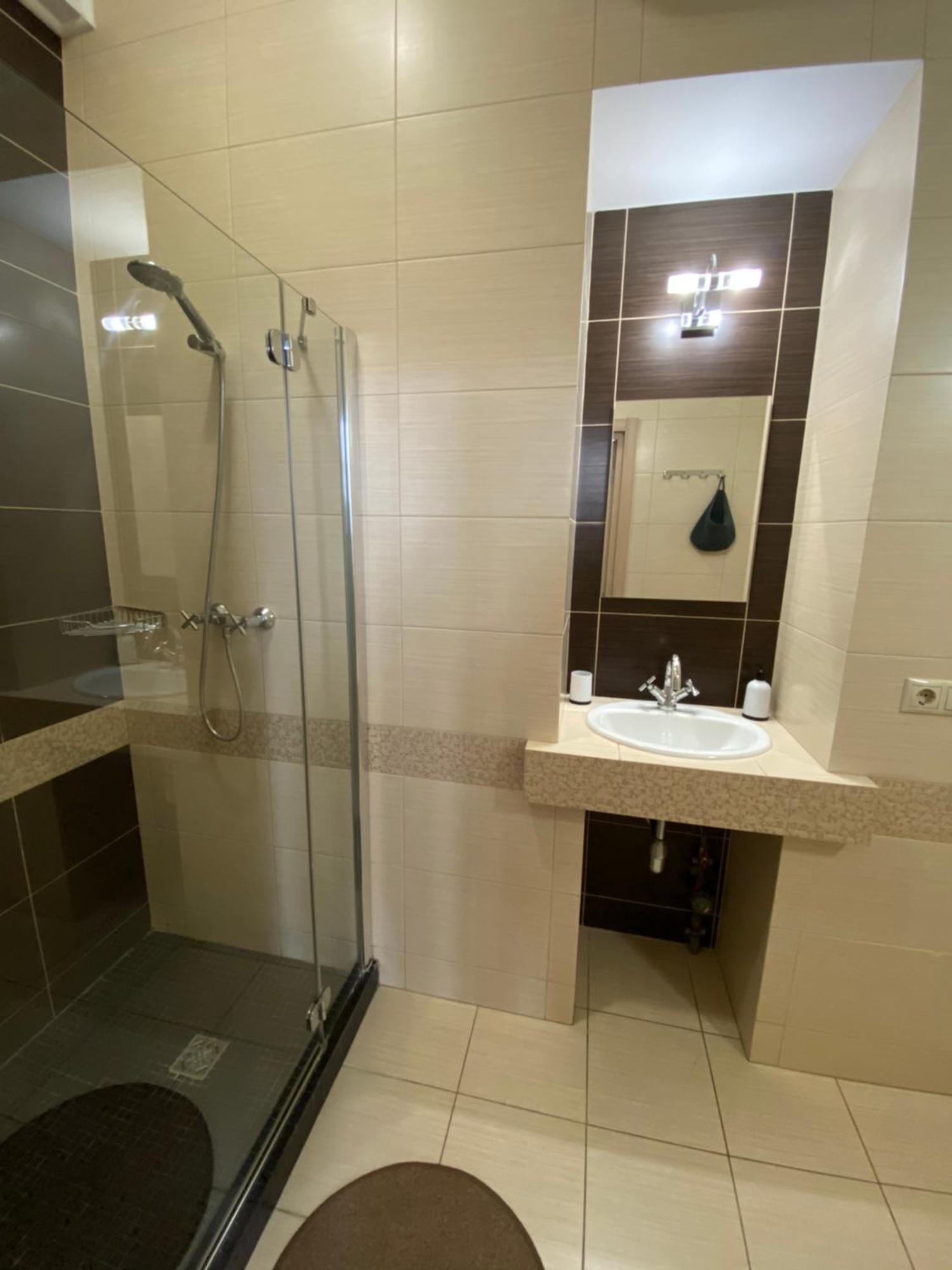 Family Apartment Lviv Exterior photo